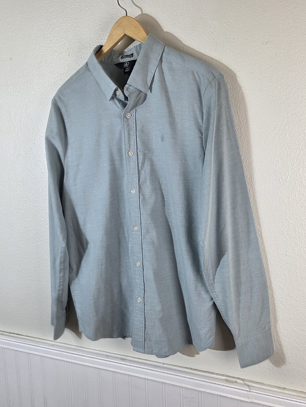 Volcom Mens Modern Fit Button Up Shirt Size M Blue Long Sleeve Stretch Casual